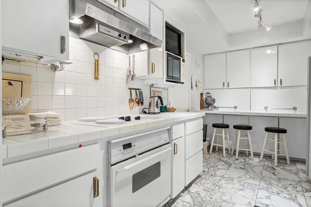 150 Bradley Place #101 Palm Beach, FL 33480