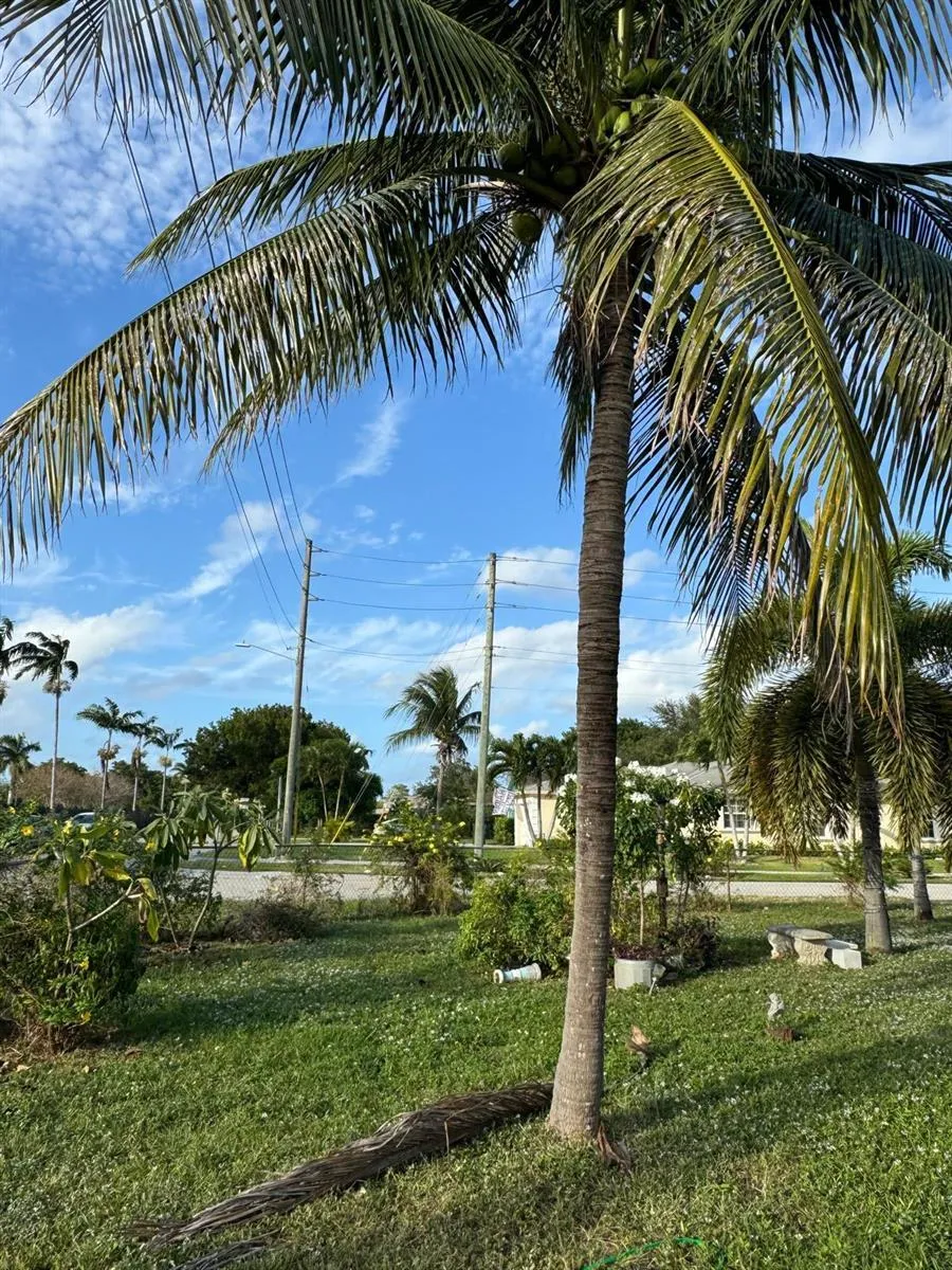 701 SW 8th Avenue Delray Beach, FL 33444