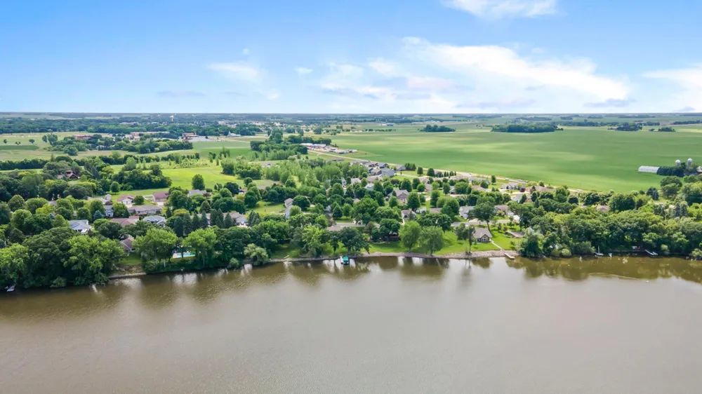 830 Lakewood Drive SW Hutchinson, MN 55350