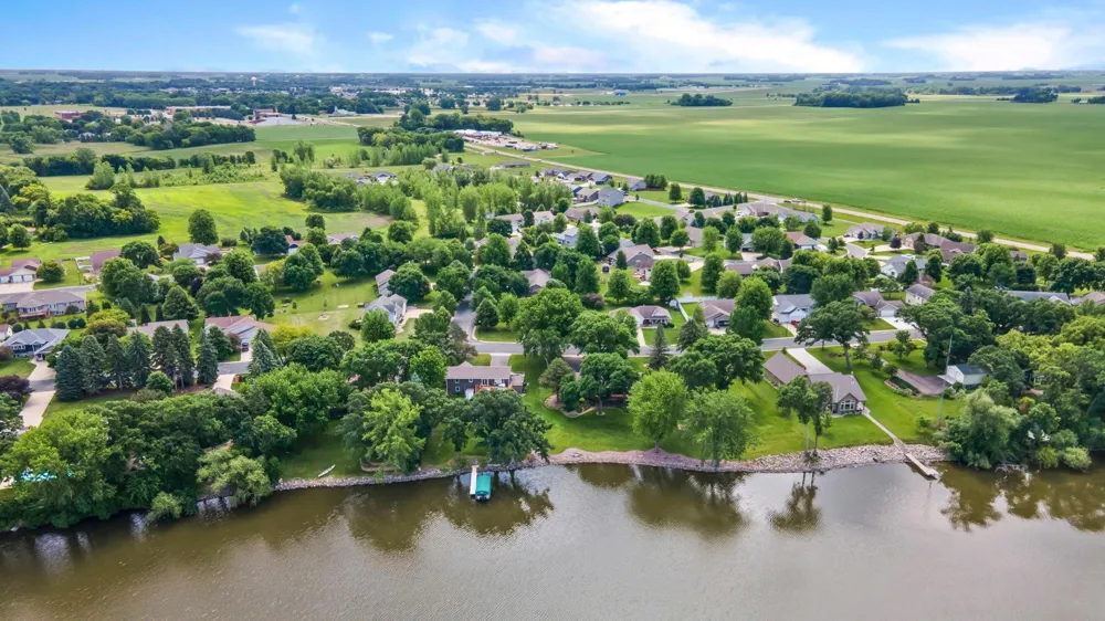 830 Lakewood Drive SW Hutchinson, MN 55350