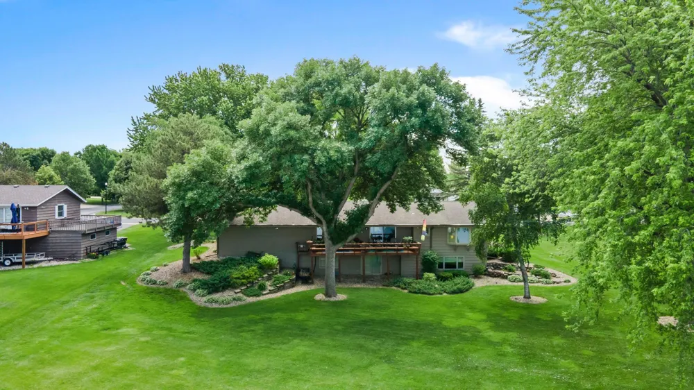 830 Lakewood Drive SW Hutchinson, MN 55350