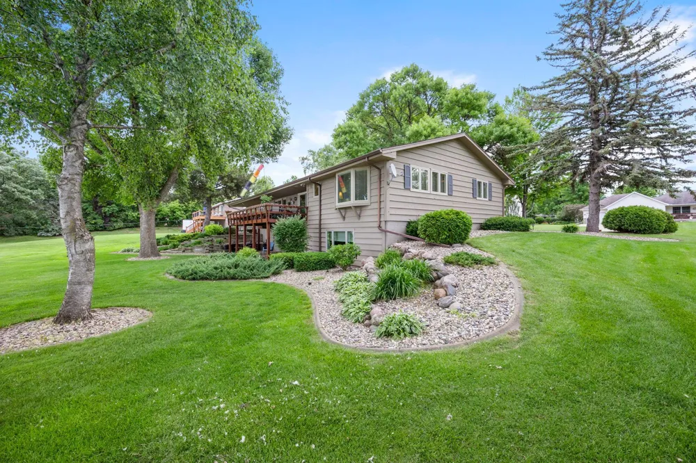 830 Lakewood Drive SW Hutchinson, MN 55350