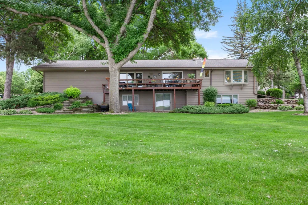 830 Lakewood Drive SW Hutchinson, MN 55350