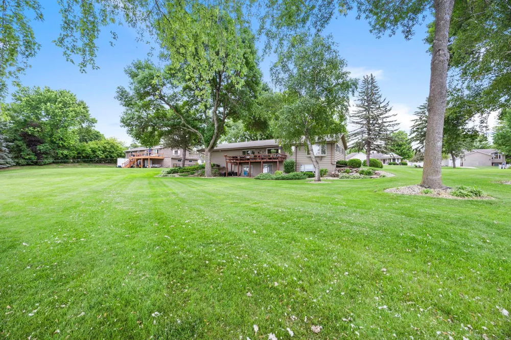 830 Lakewood Drive SW Hutchinson, MN 55350