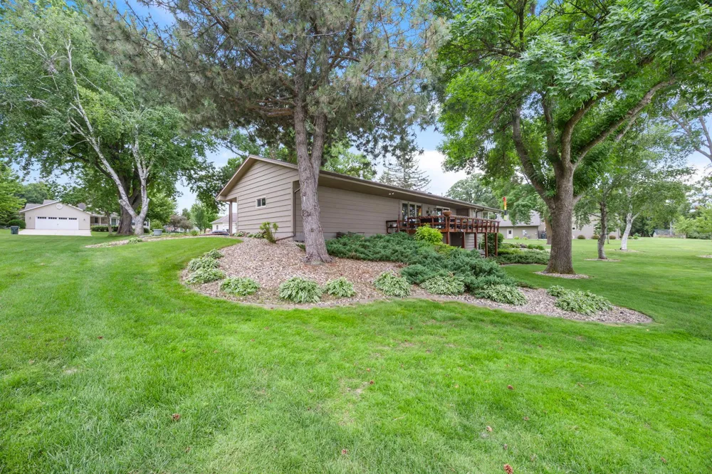 830 Lakewood Drive SW Hutchinson, MN 55350
