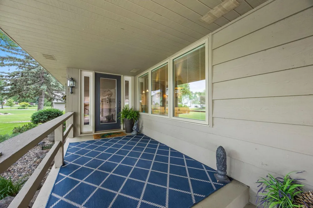 830 Lakewood Drive SW Hutchinson, MN 55350