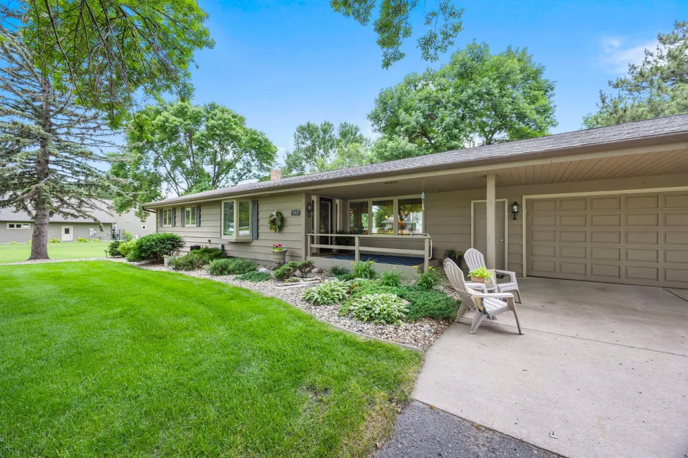 830 Lakewood Drive SW Hutchinson, MN 55350