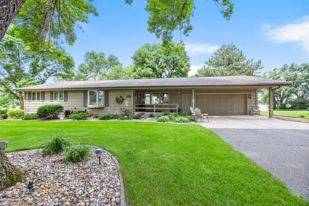 830 Lakewood Drive SW Hutchinson, MN 55350