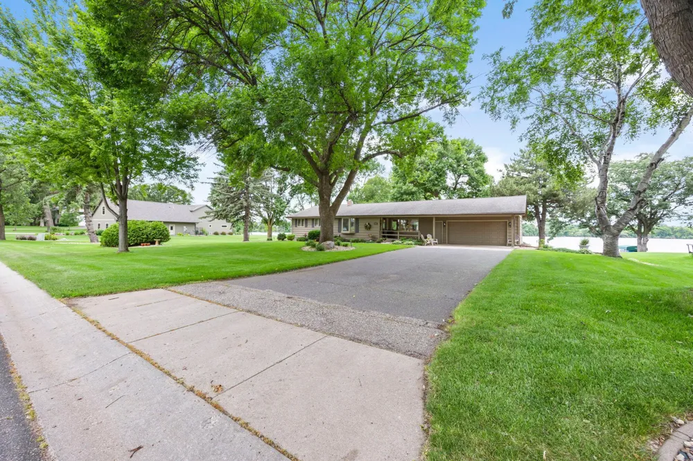 830 Lakewood Drive SW Hutchinson, MN 55350