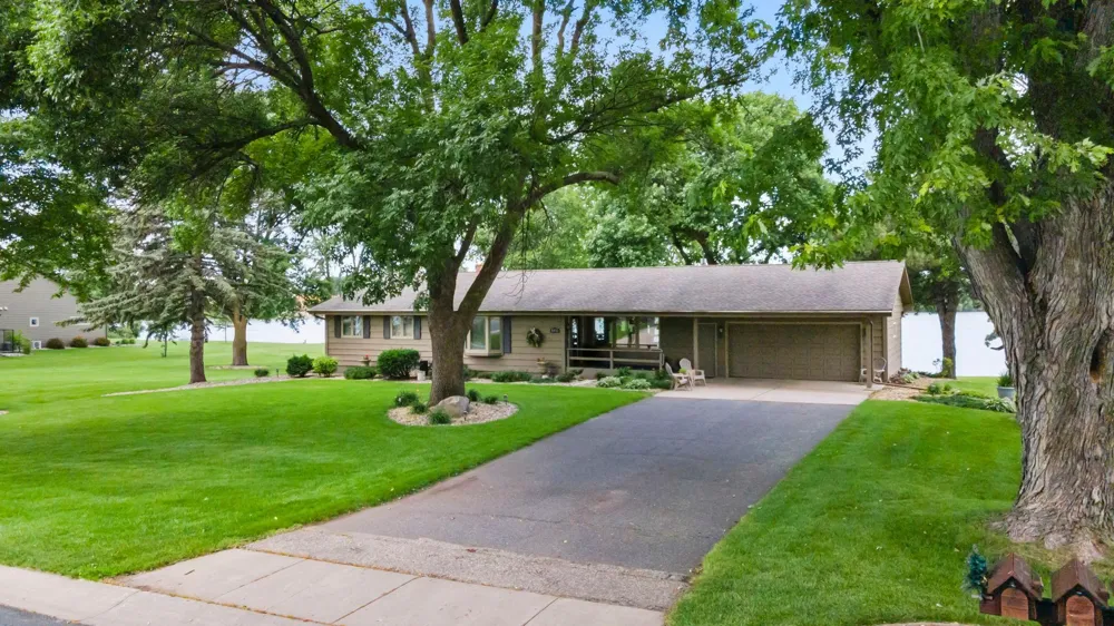 830 Lakewood Drive SW Hutchinson, MN 55350