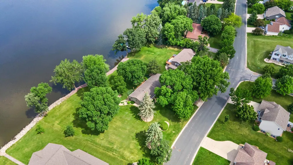830 Lakewood Drive SW Hutchinson, MN 55350