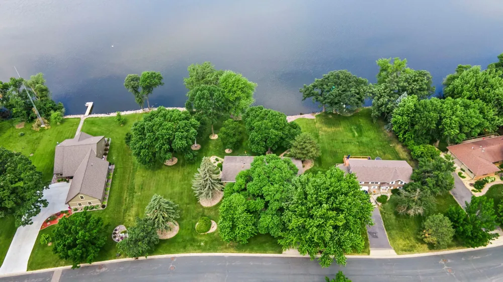830 Lakewood Drive SW Hutchinson, MN 55350