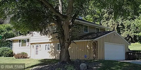 1627 Deerwood Drive South Saint Paul, MN 55075