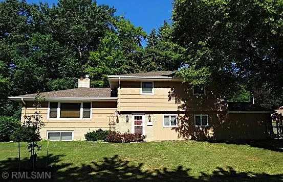 1627 Deerwood Drive South Saint Paul, MN 55075