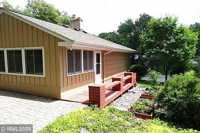 1627 Deerwood Drive South Saint Paul, MN 55075