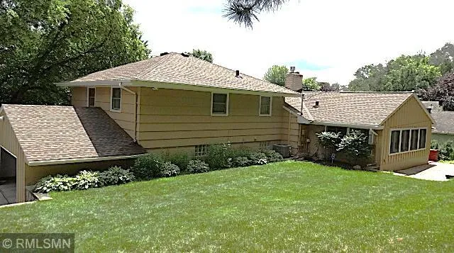 1627 Deerwood Drive South Saint Paul, MN 55075