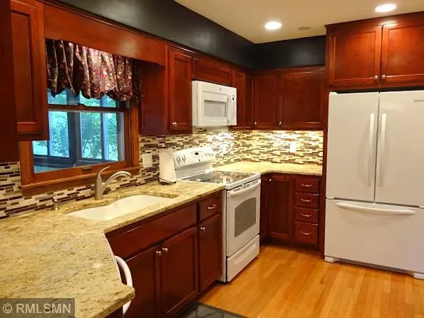 1627 Deerwood Drive South Saint Paul, MN 55075