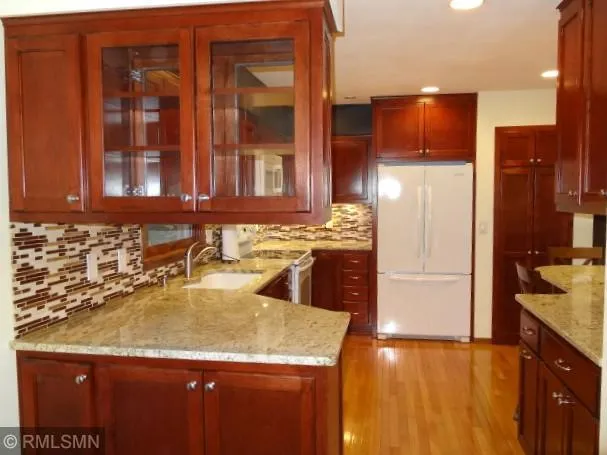 1627 Deerwood Drive South Saint Paul, MN 55075