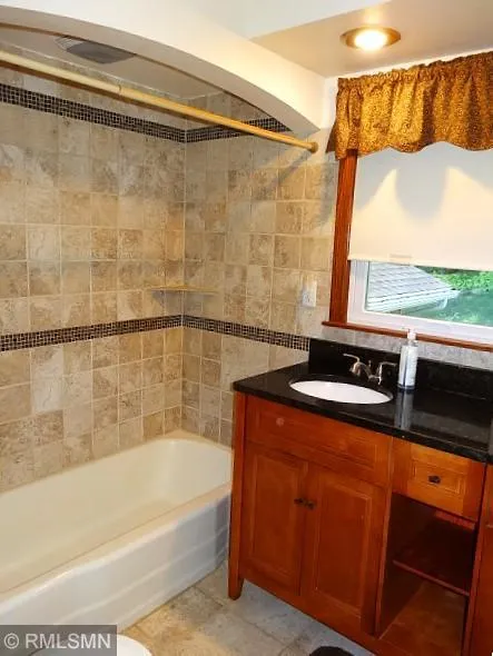 1627 Deerwood Drive South Saint Paul, MN 55075