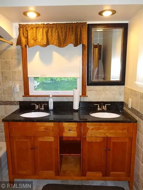 1627 Deerwood Drive South Saint Paul, MN 55075