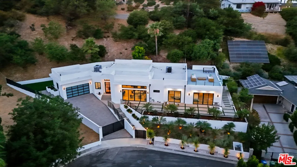 4637 Dunas Lane Tarzana, CA 91356
