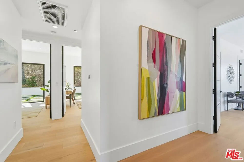 4637 Dunas Lane Tarzana, CA 91356