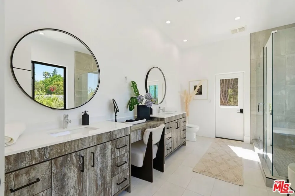4637 Dunas Lane Tarzana, CA 91356
