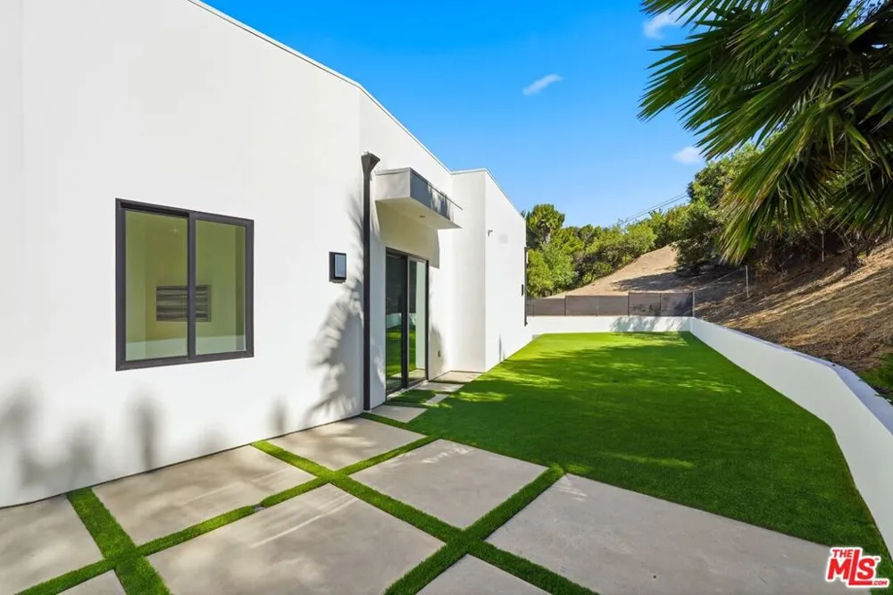 4637 Dunas Lane Tarzana, CA 91356