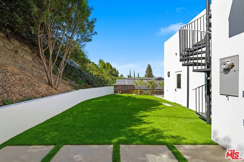 4637 Dunas Lane Tarzana, CA 91356
