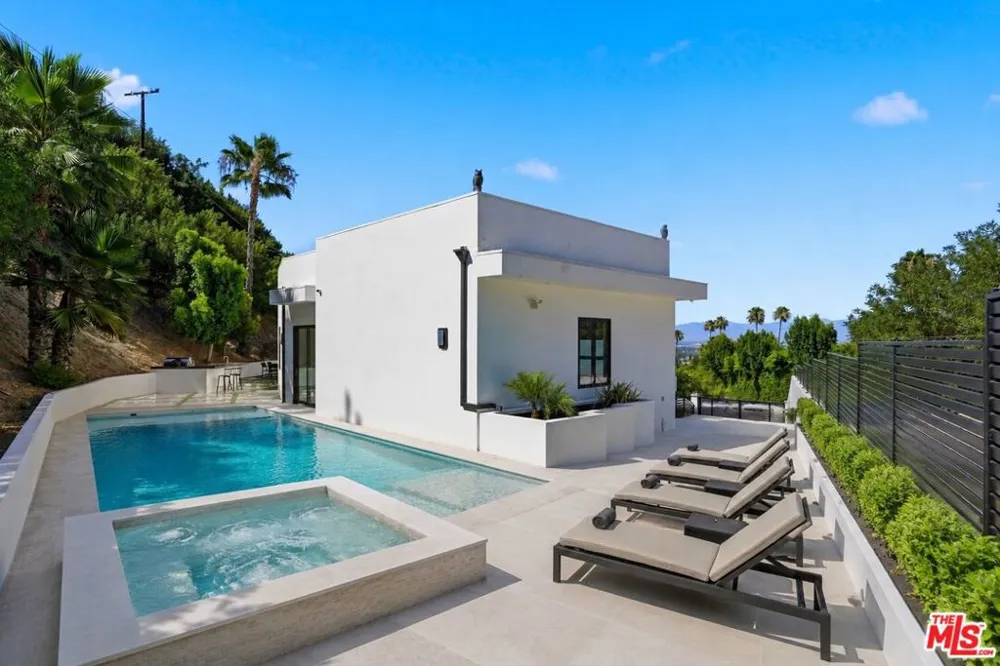 4637 Dunas Lane Tarzana, CA 91356
