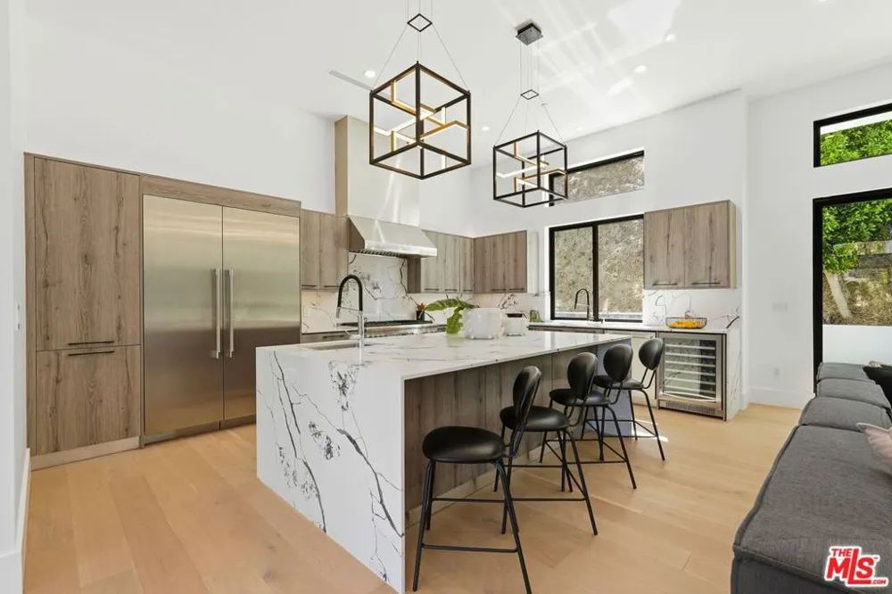 4637 Dunas Lane Tarzana, CA 91356