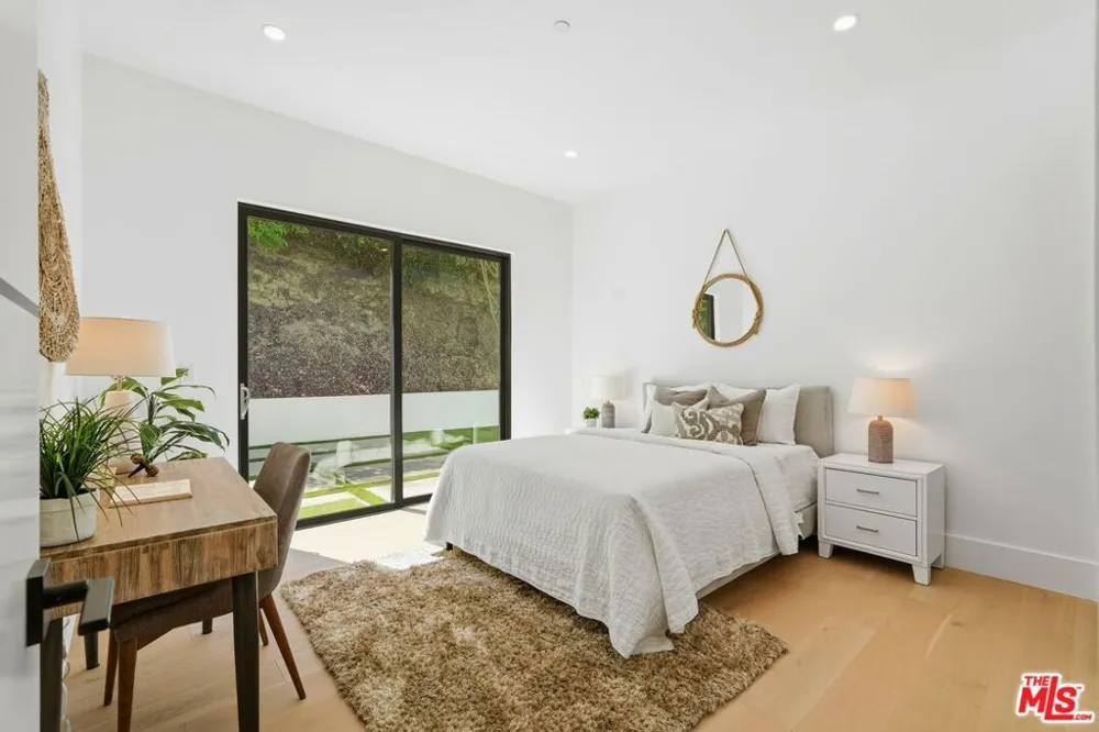 4637 Dunas Lane Tarzana, CA 91356