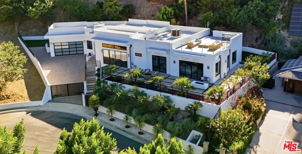 4637 Dunas Lane Tarzana, CA 91356