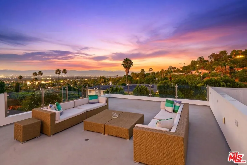 4637 Dunas Lane Tarzana, CA 91356