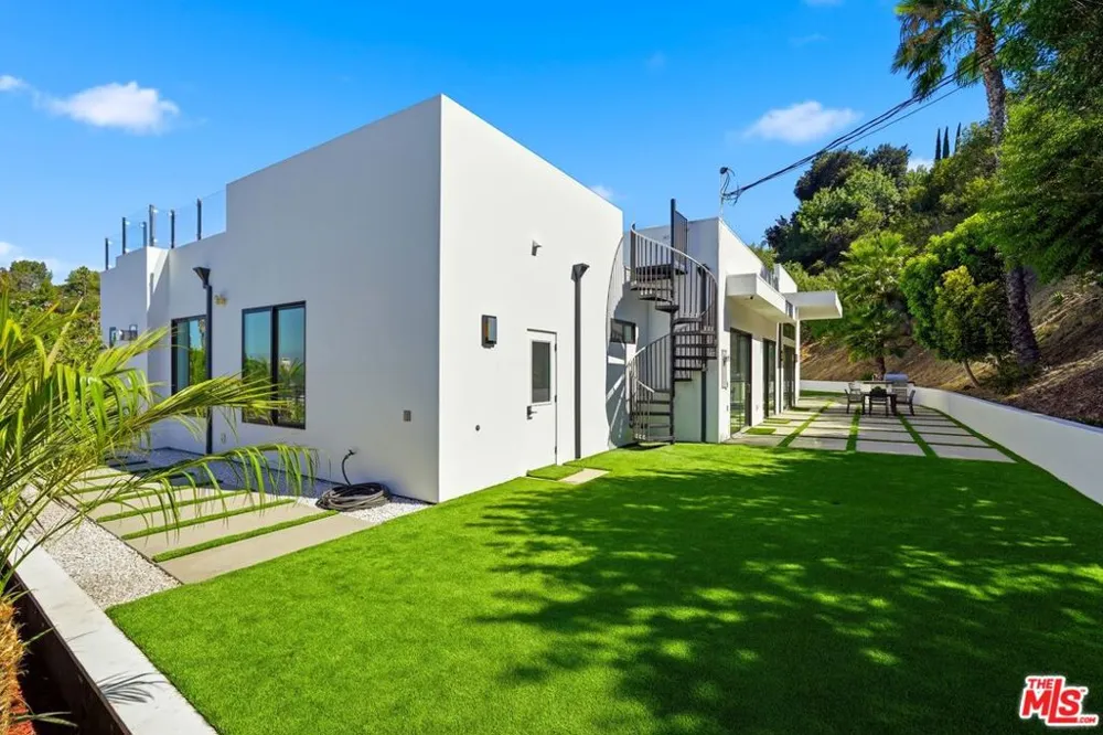 4637 Dunas Lane Tarzana, CA 91356