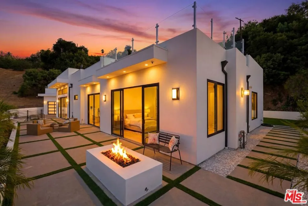 4637 Dunas Lane Tarzana, CA 91356