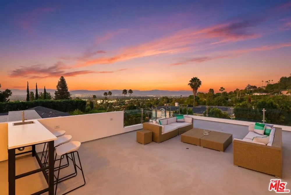 4637 Dunas Lane Tarzana, CA 91356