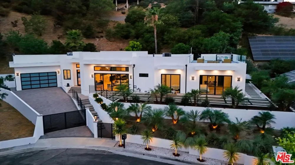 4637 Dunas Lane Tarzana, CA 91356