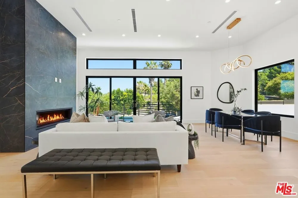 4637 Dunas Lane Tarzana, CA 91356
