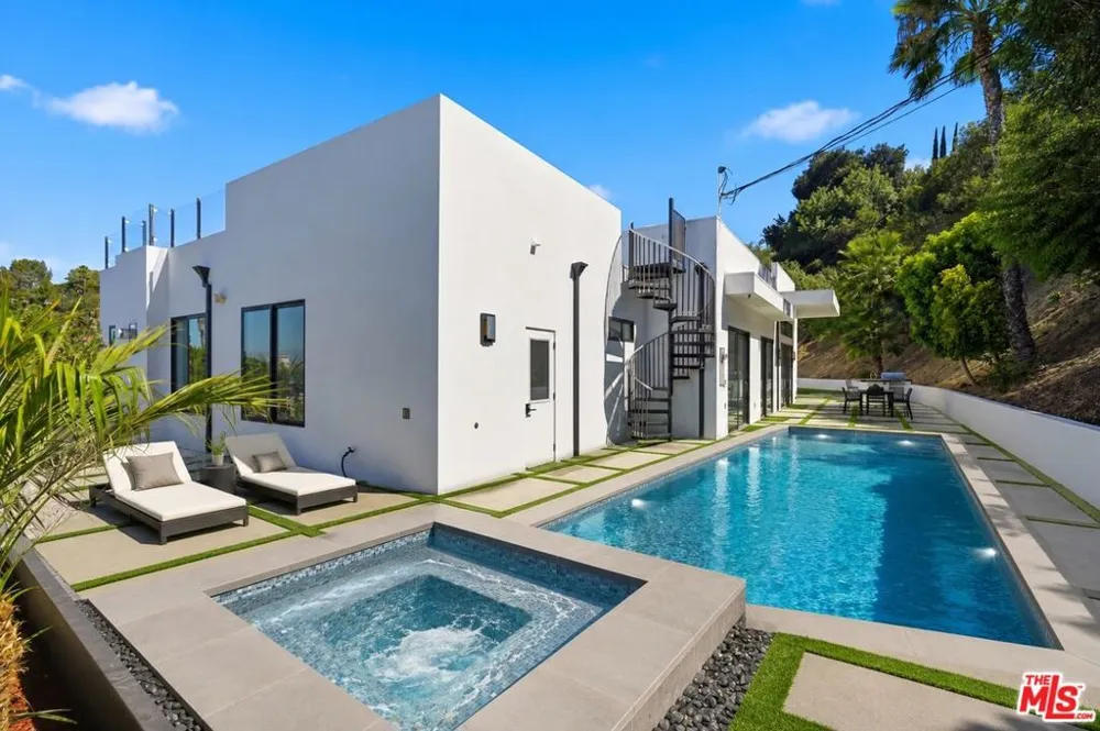 4637 Dunas Lane Tarzana, CA 91356