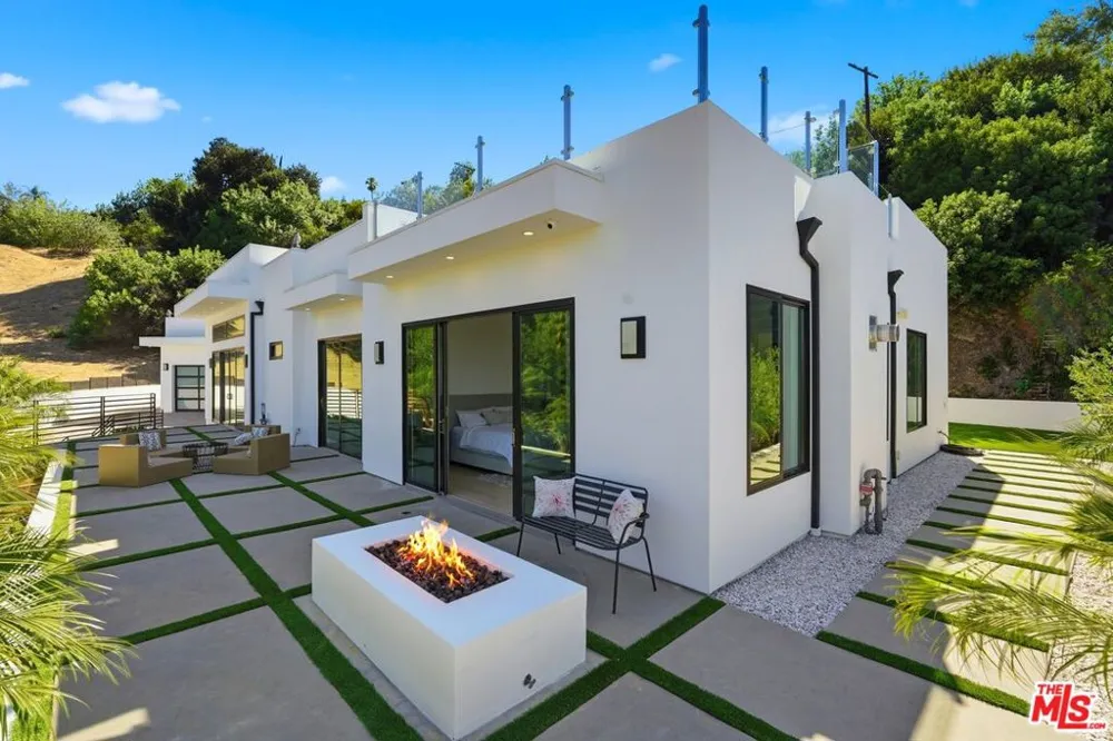 4637 Dunas Lane Tarzana, CA 91356