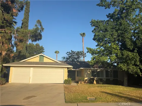 3385 Valencia Hill