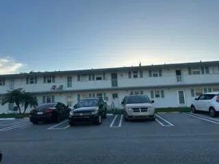 1117 Lake Terrace #105