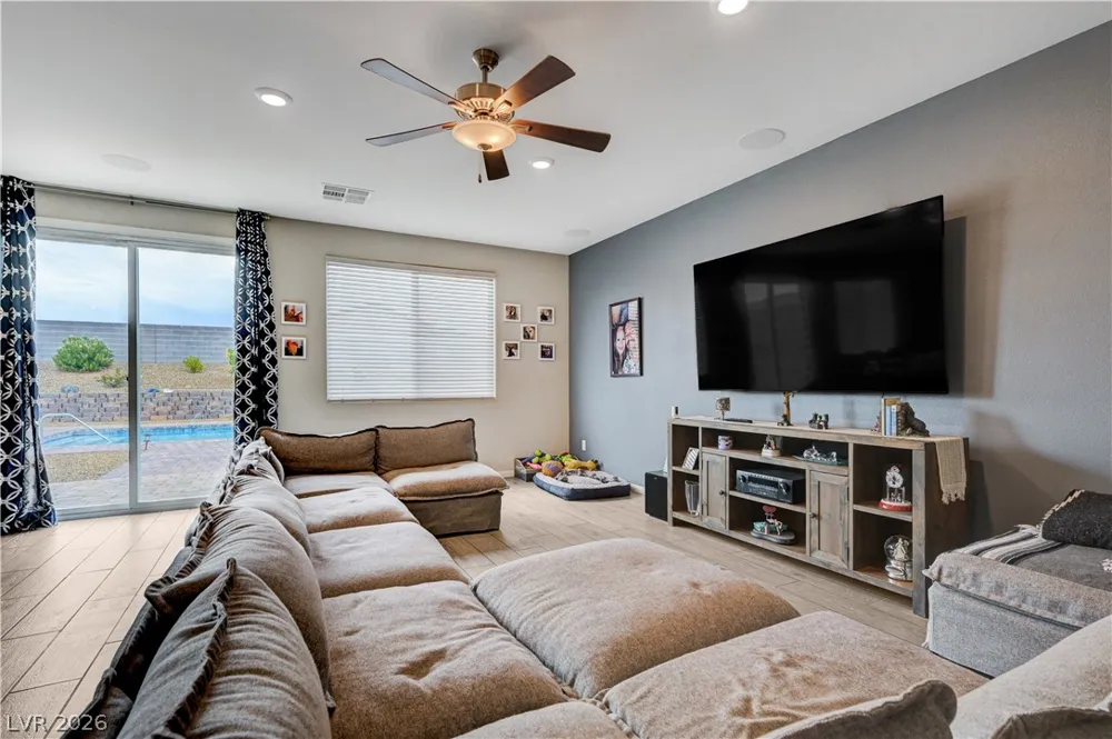 1526 Quail Vista Court Logandale, NV 89021
