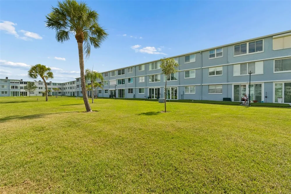 4715 BAY STREET NE #223 St Petersburg, FL 33703