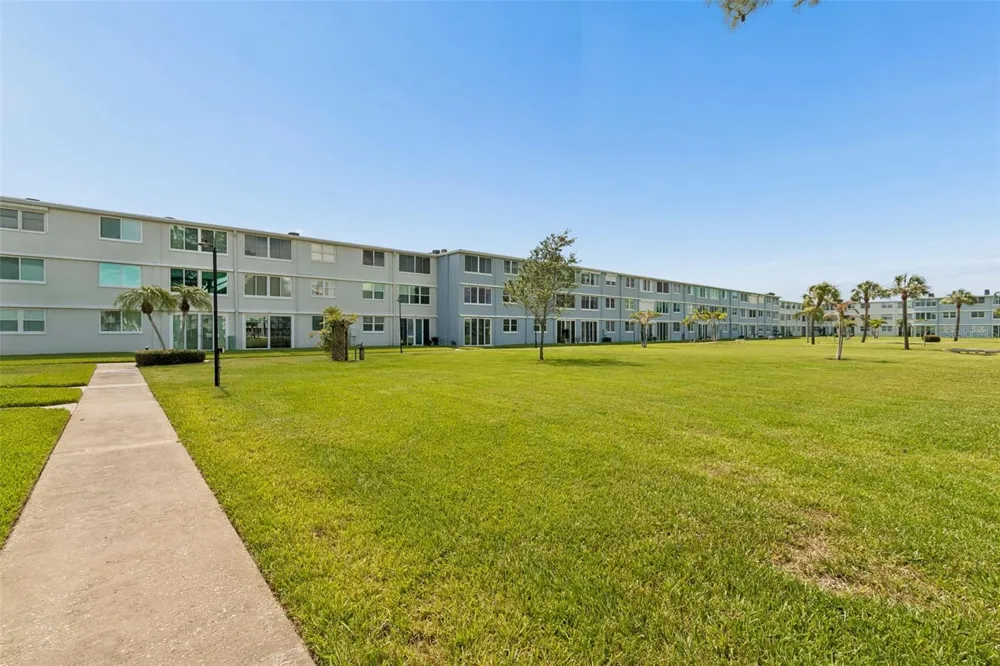 4715 BAY STREET NE #223 St Petersburg, FL 33703