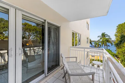 250 Bradley Place #307