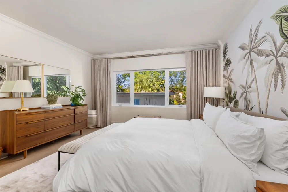 250 Bradley Place #307 Palm Beach, FL 33480