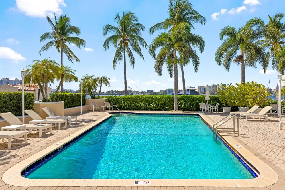 250 Bradley Place #307 Palm Beach, FL 33480