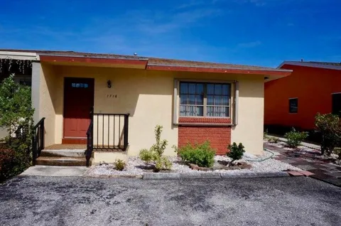 1716 Barton Court